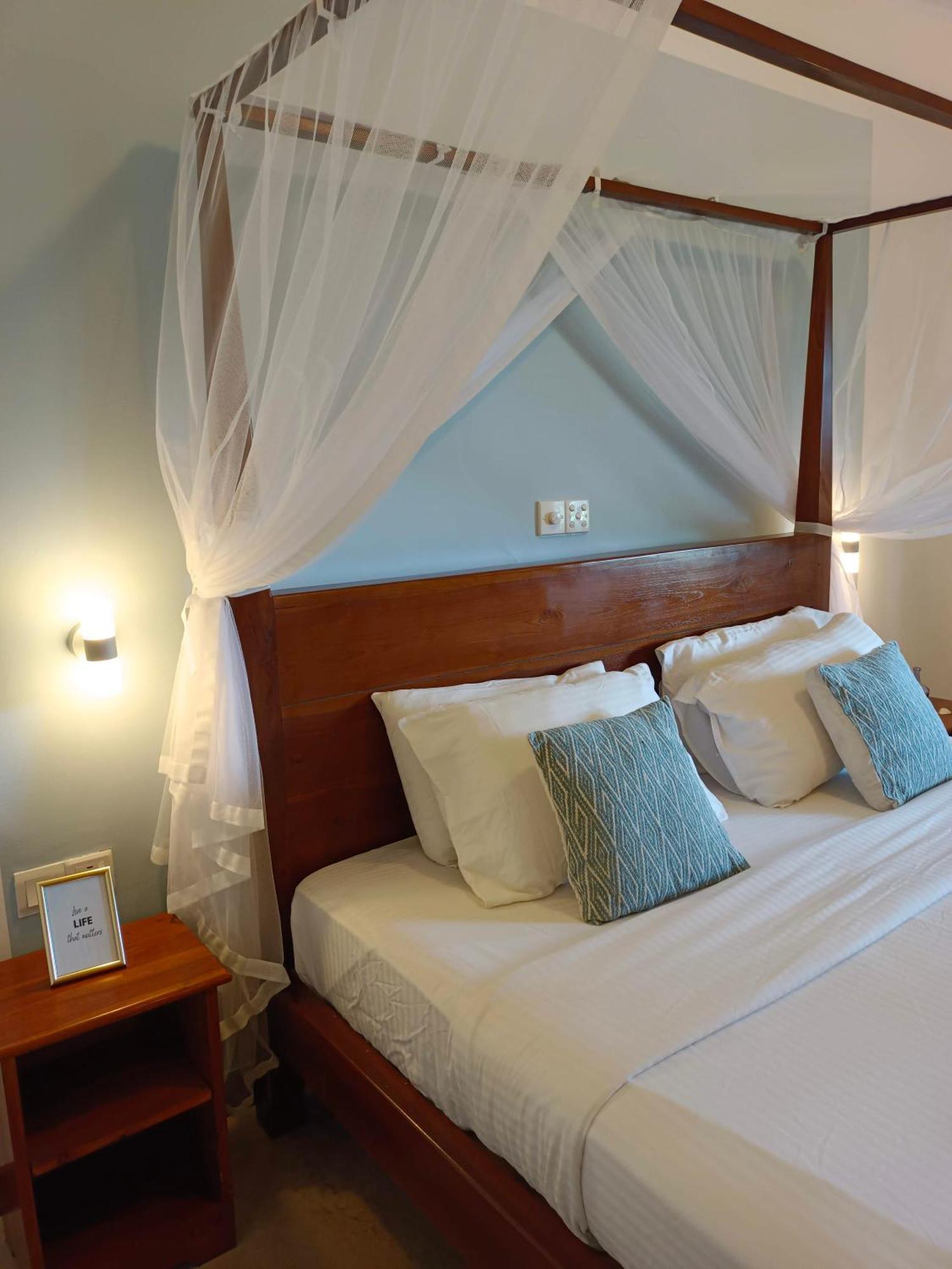 Hotel Weligama Ocean Breeze Esterno foto