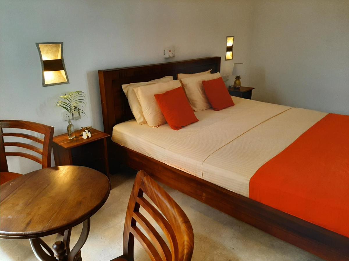 Hotel Weligama Ocean Breeze Esterno foto