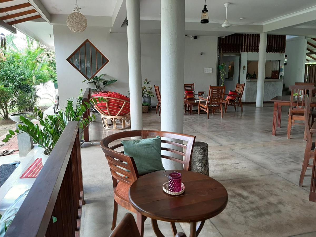 Hotel Weligama Ocean Breeze Esterno foto